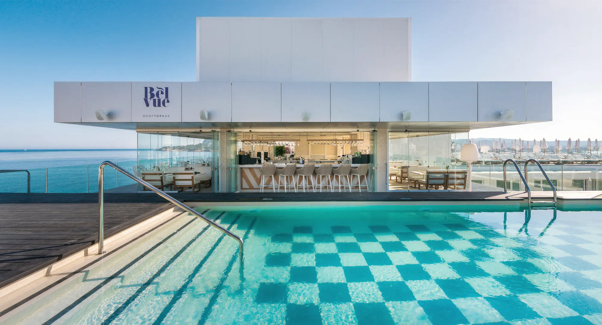 Diseño de imagen corportiva para Amare Hotels, desarrollado por Bassali.