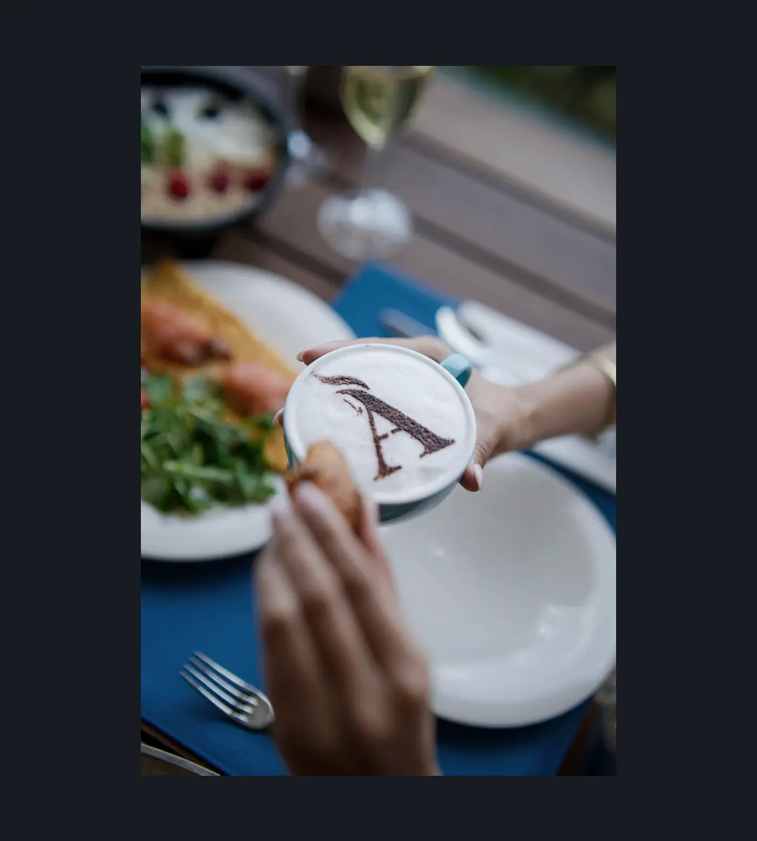 Diseño de imagen corportiva para Amare Hotels, desarrollado por Bassali.